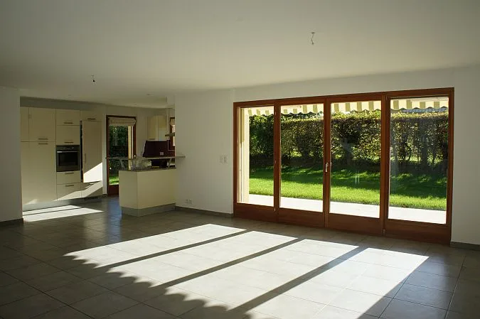 Villa jumelée liée par couvert à voiture, economique,Soral