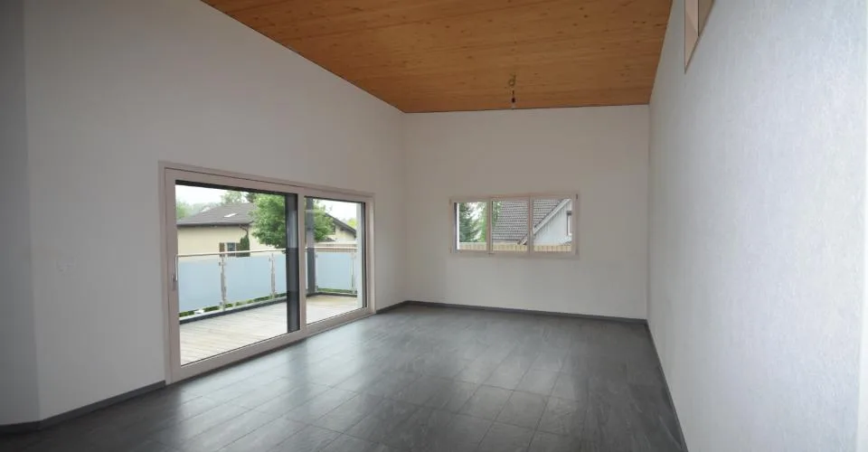 Appartement récent 4.5pces dans petit immeuble à Bassecourt