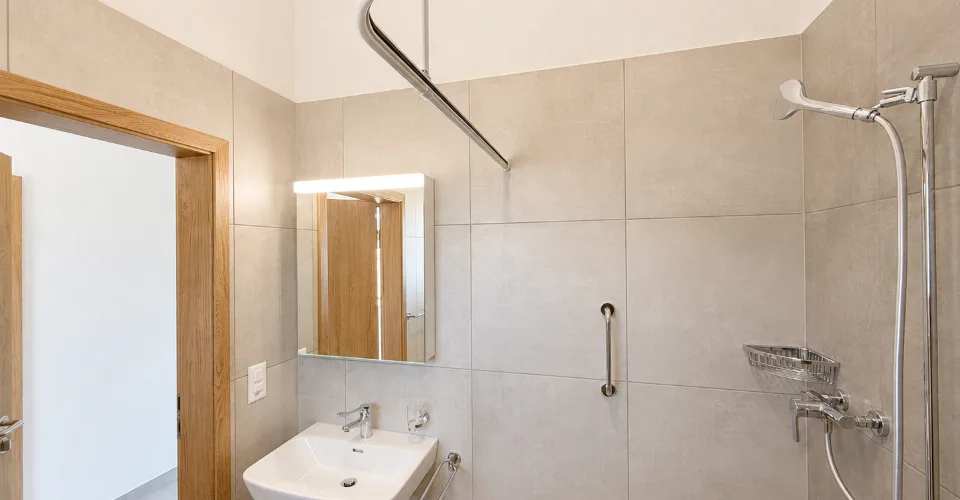 Appartement 2.5 pièces neuf avec balcon, ascenseur et cadre de vie exceptionnel à Damphreux-Lugnez – Foto 6 von 9
