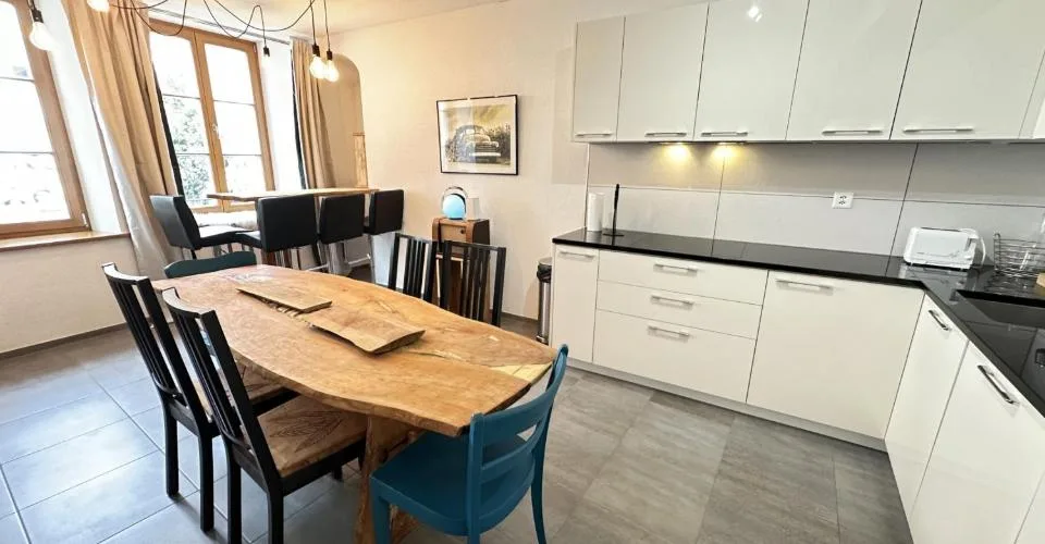 Appartement spacieux 4,5 pièces meublé de 120 m² au cœur de Porrentruy – Foto 2 von 13