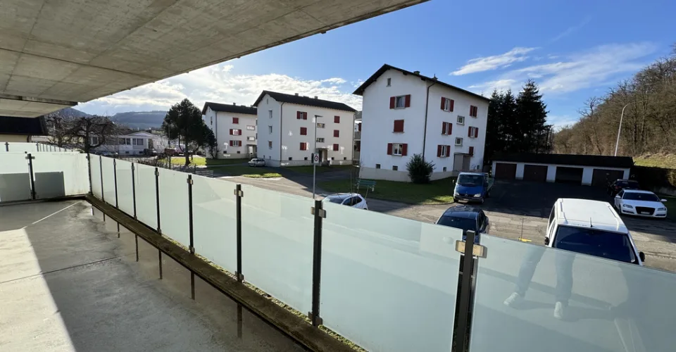 Un grand balcon et un salon très spacieux - 2 loyers nets offerts