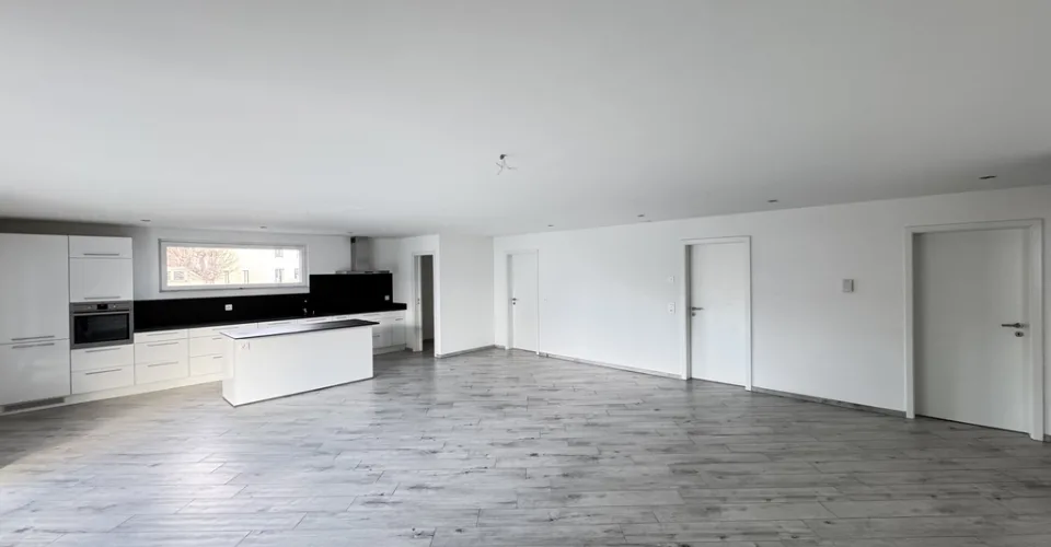 Un grand balcon et un salon très spacieux - 2 loyers nets offerts