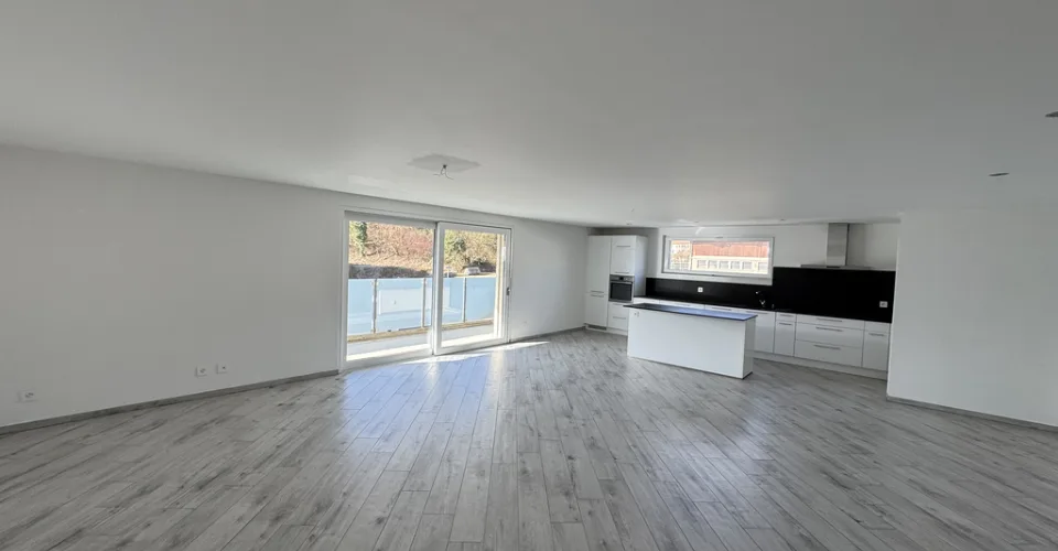 Un grand balcon et un salon très spacieux - 2 loyers nets offerts