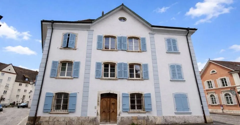 À louer bel appartement meublé et rénové de 2 pièces à Porrentruy