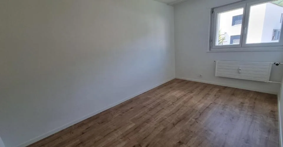 Maison en rangÃ©e de 4 piÃ¨ces en duplex avec petit espace vert