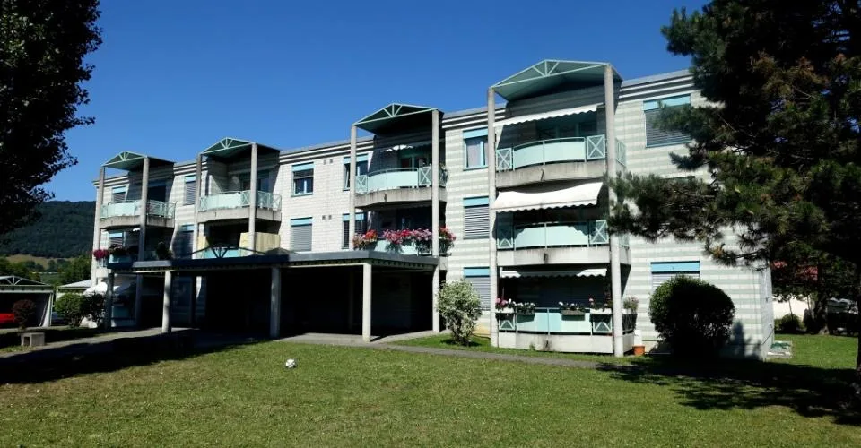 Appartement de 4 piÃ¨ces au rez-de-chaussÃ©e avec balcon