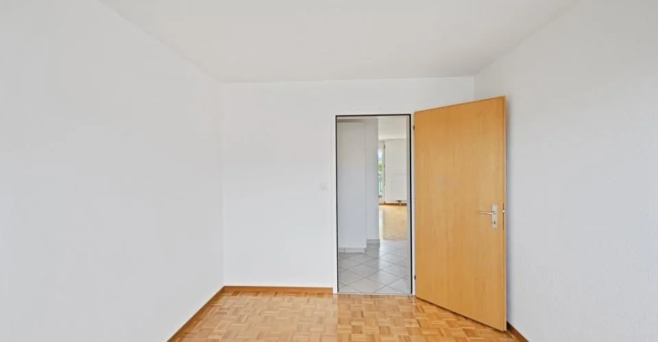 Appartement de 4 piÃ¨ces au rez-de-chaussÃ©e avec balcon