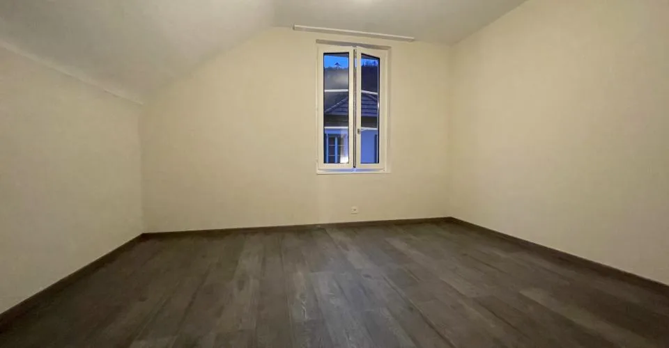 Maisonnette contigüe - 3,5 pièces à la "cité" de St-Ursanne - charmante et fonctionnelle