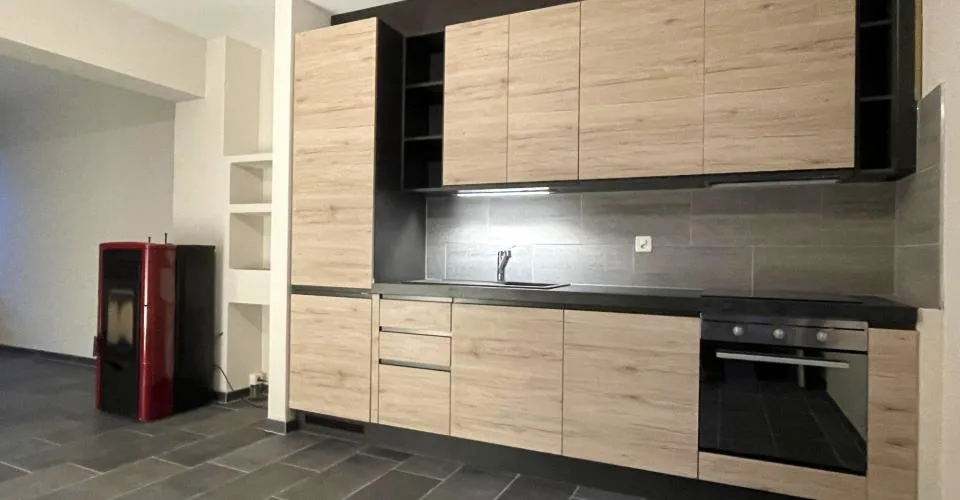 Maisonnette contigüe - 3,5 pièces à la "cité" de St-Ursanne - charmante et fonctionnelle