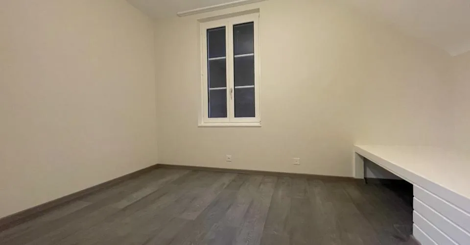 Maisonnette contigüe - 3,5 pièces à la "cité" de St-Ursanne - charmante et fonctionnelle