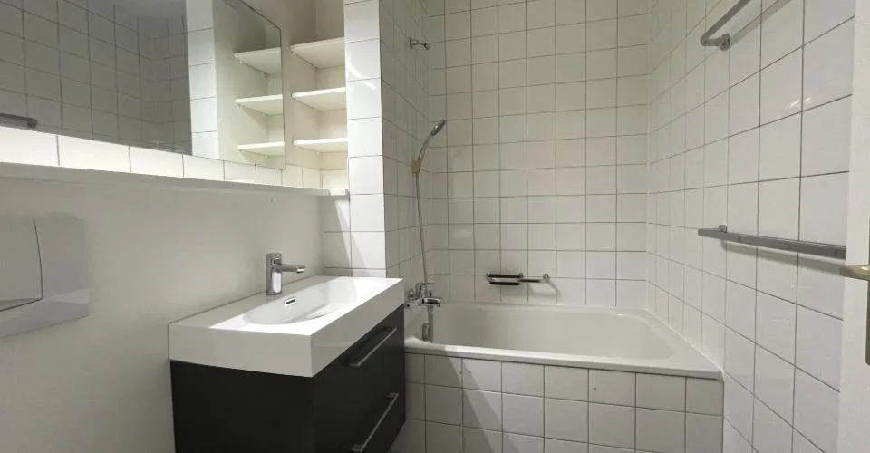 Maisonnette contigüe - 3,5 pièces à la "cité" de St-Ursanne - charmante et fonctionnelle