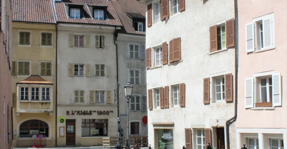 Au centre à l'écart de l'agitation