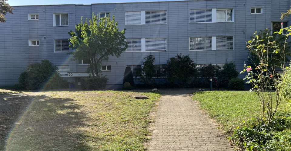 Motorradplatz zu vermieten!