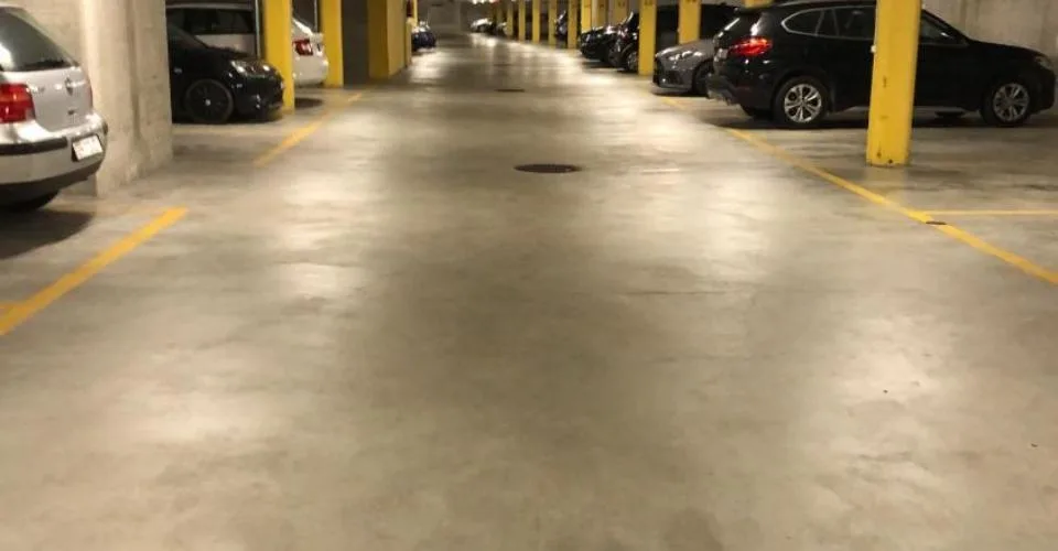 Cour de moto à louer – foto 3 di 4