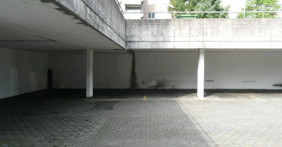 Place de parking extérieure à louer à Zurich Leimbach – foto 2 di 2