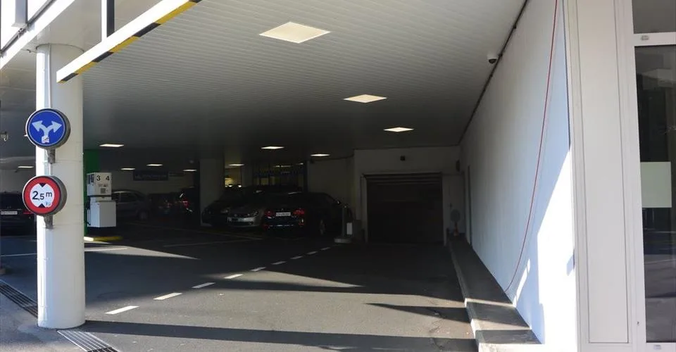 Places de parking souterraines sous la station-service – photo 2 sur 2