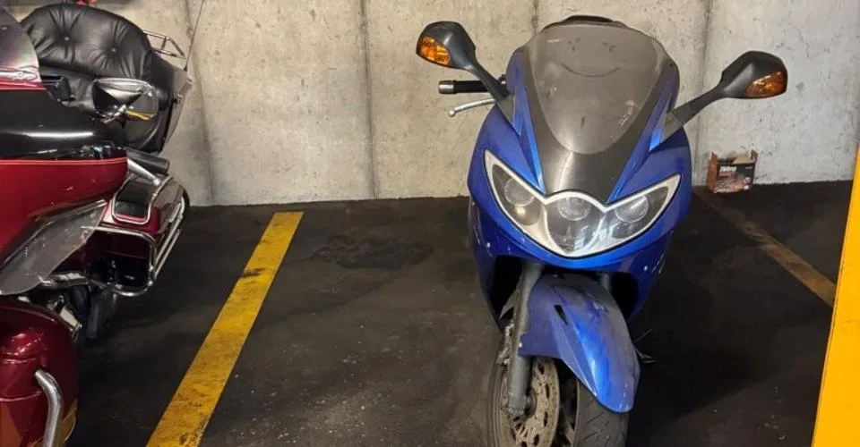 grandes places de parking moto à louer