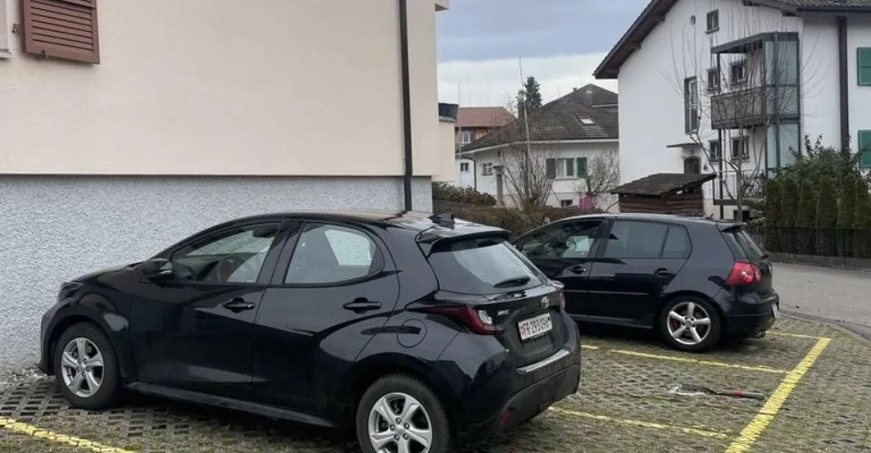 Place de parc extérieure à louer ! – photo 2 sur 2