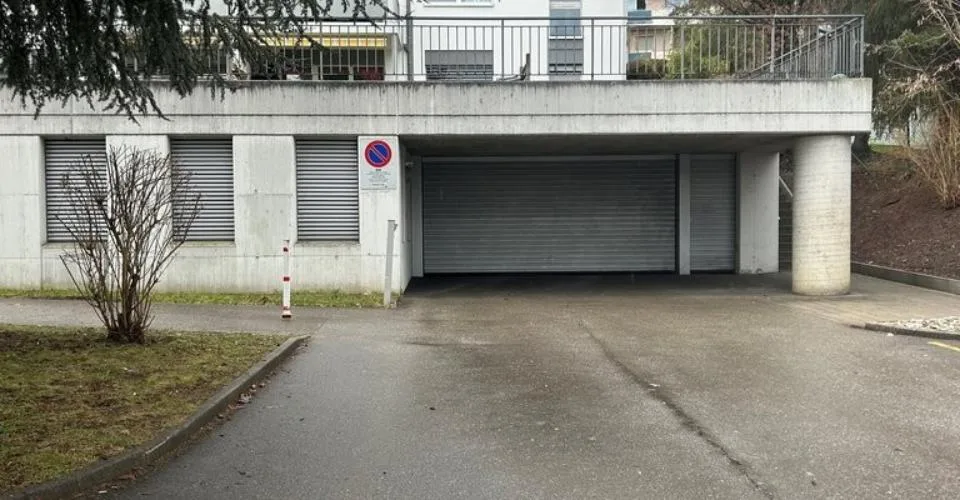 Place de parc intérieure à louer à Matran