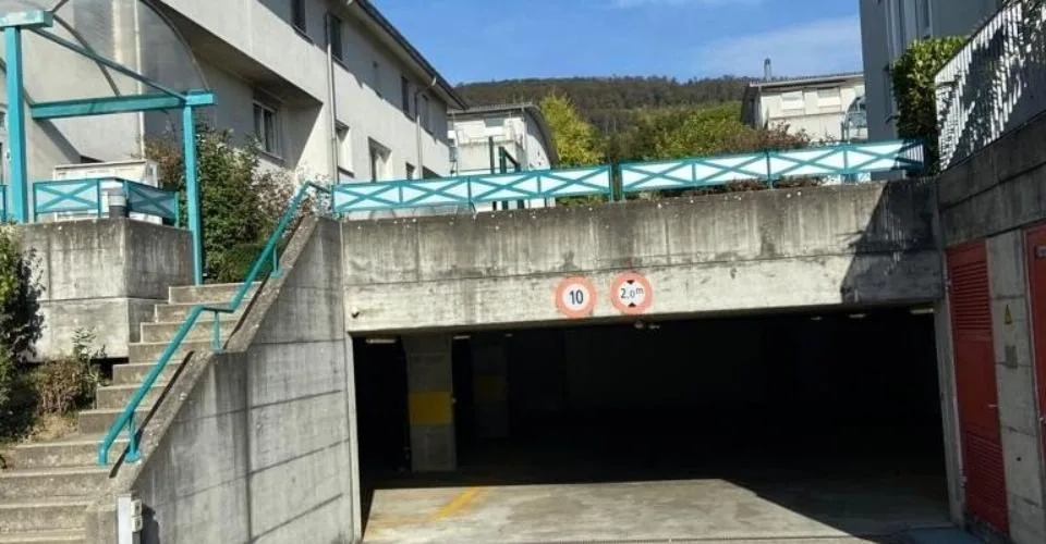 Divers parkings à louer