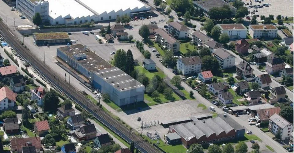 10 - 300 AUSSENPARKPLÄTZE VERFÜGBAR