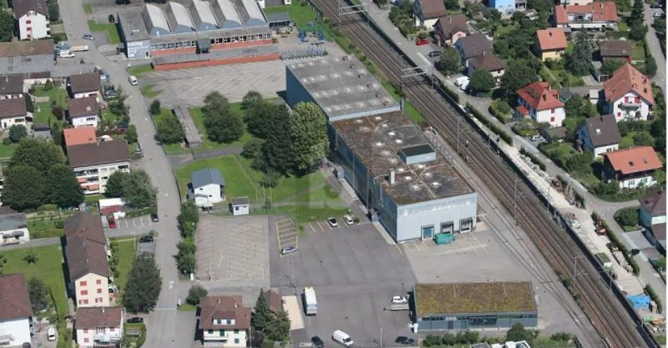10 - 300 AUSSENPARKPLÄTZE VERFÜGBAR