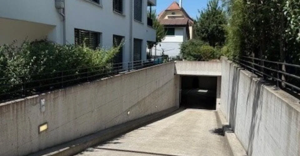 Places de parking à louer à Liestal dans un emplacement central ! – photo 2 sur 2