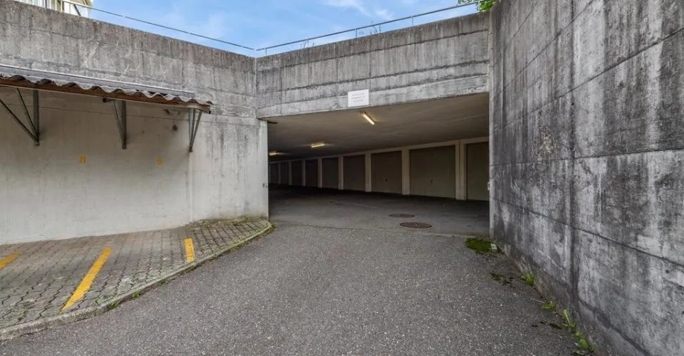 Tiefgaragenplatz in Suhr