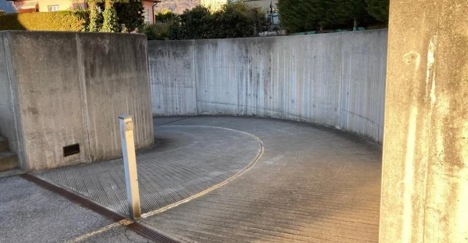 Parcheggio interno a Giubiasco - presso Via Ressiga 10 E-F-G – photo 2 of 2