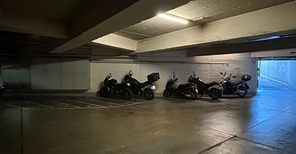 Places de parc moto à louer à Ecublens – Foto 2 von 2