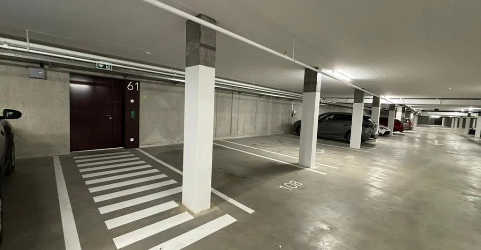 Places de parc souterraines disponible dans un quartier résidentiel – foto 2 di 2