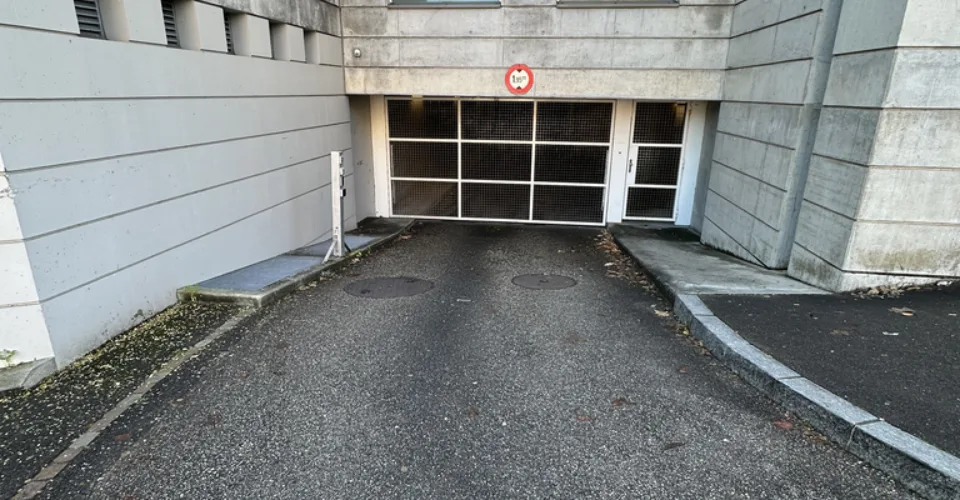 Nyon, parking intérieur proche de la gare