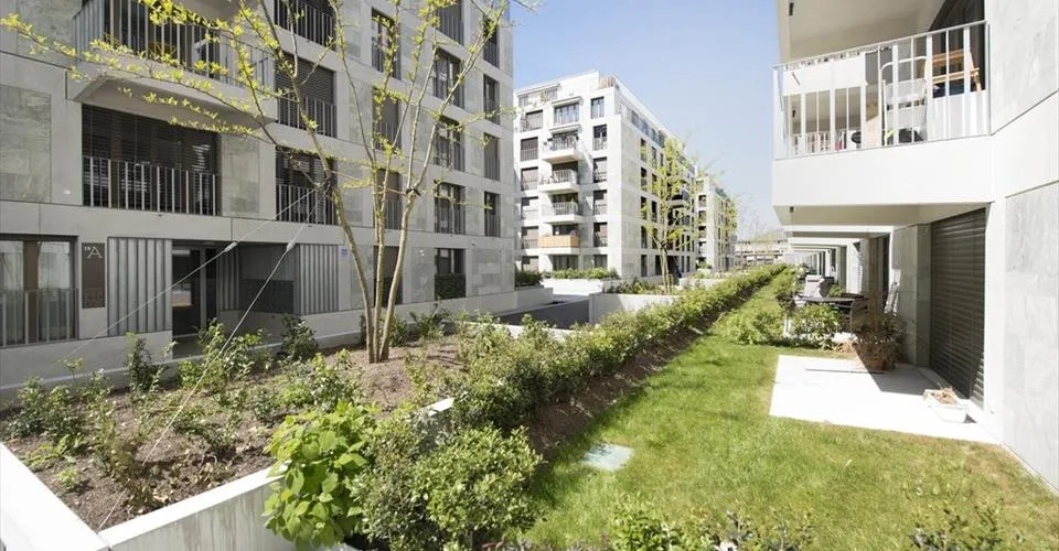 Plusieurs places de parc intérieures disponibles