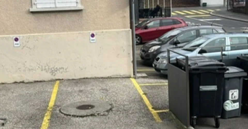 Places de parc extérieures à louer – photo 4 sur 4