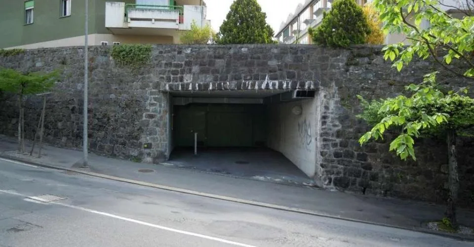 Place de parc souterraine à deux pas de l'autoroute – foto 3 di 6