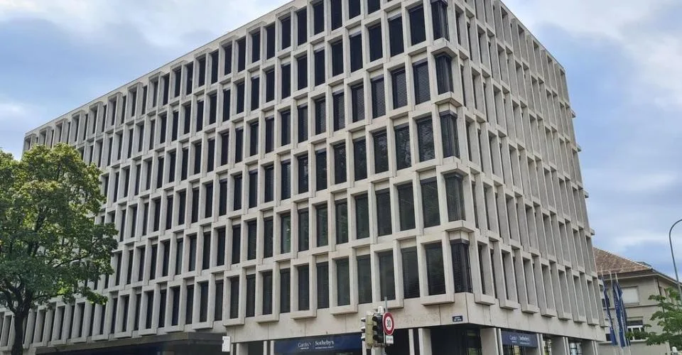 Place de parc moto intérieure au centre de Lausanne
