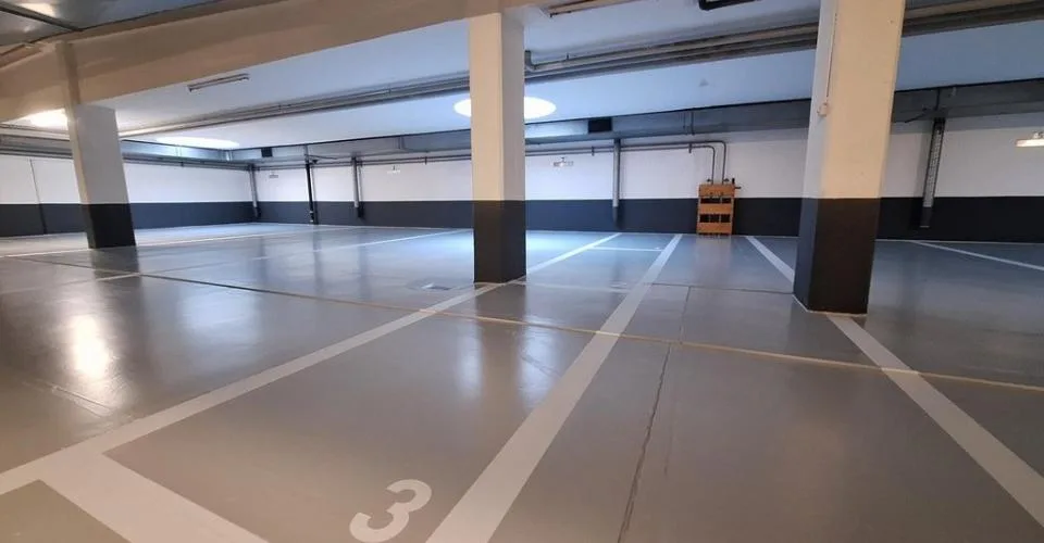 Place de parc moto intérieure au centre de Lausanne