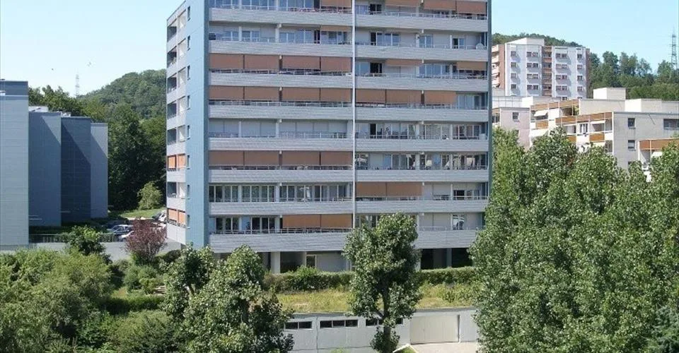 Cherchez-vous un parking intérieur proche du Chuv et de l'autoroute ?