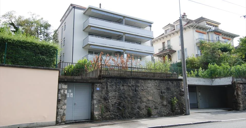 Places de parking souterraines, proches commodités