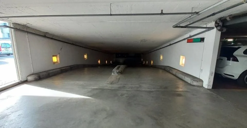 Places souterraines dans un immeuble commercial à Bussigny – photo 3 sur 3