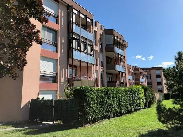 Place de parc disponible à Aigle !