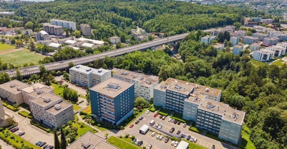 Cherchez-vous un parking intérieur proche du Chuv et de l'autoroute ?