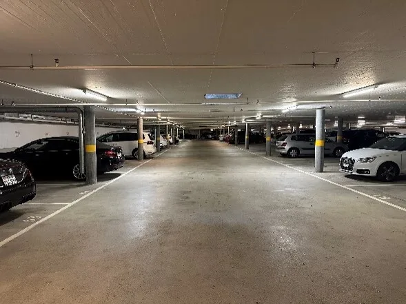 Rolle - Parking intérieur – Foto 2 von 3