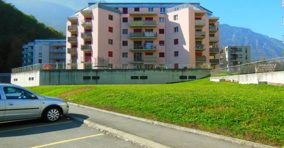 Une place de parc extérieure No 33