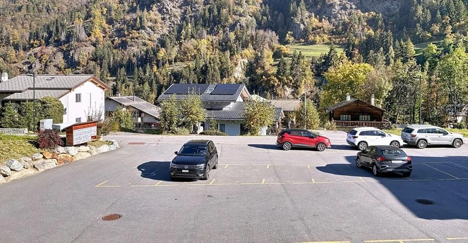 Place de parc extérieure – simple, pratique et dispo de suite