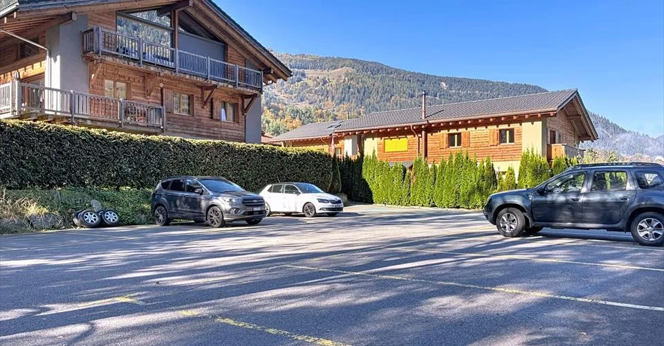 Place de parc extérieure – simple, pratique et dispo de suite