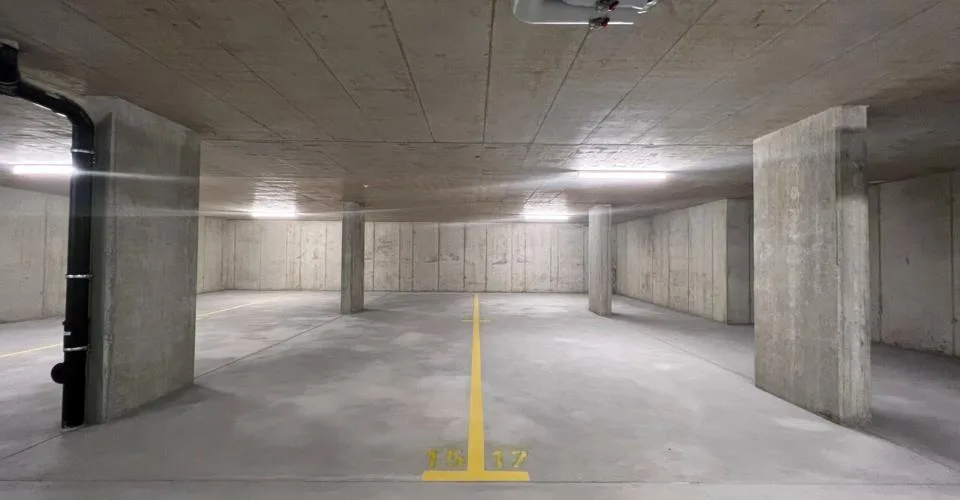 Places de parc intérieures à louer
