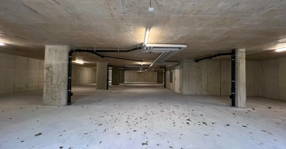 Places de parc intérieures à louer