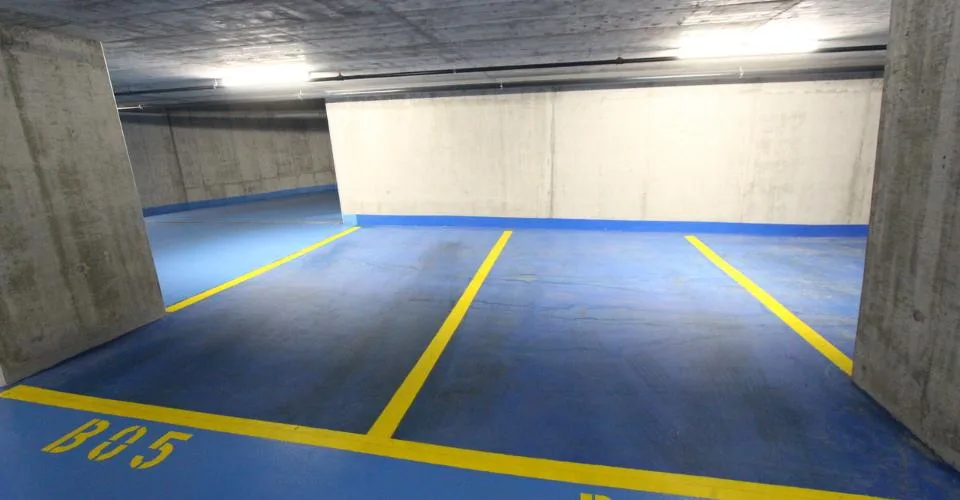 PLACES DE PARC INTÉRIEURES À LOUER – photo 4 sur 5