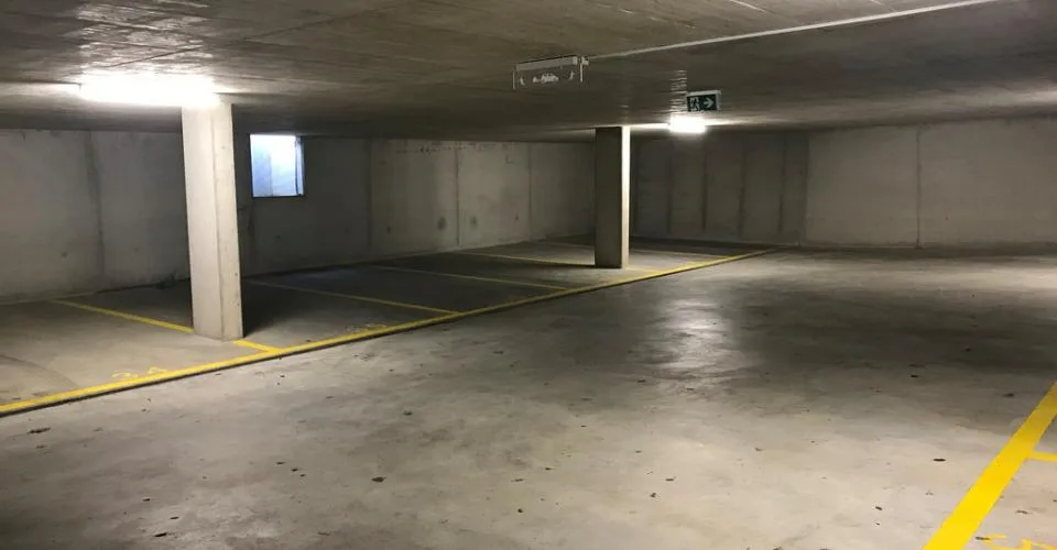 Place de parc intérieure numéro 33